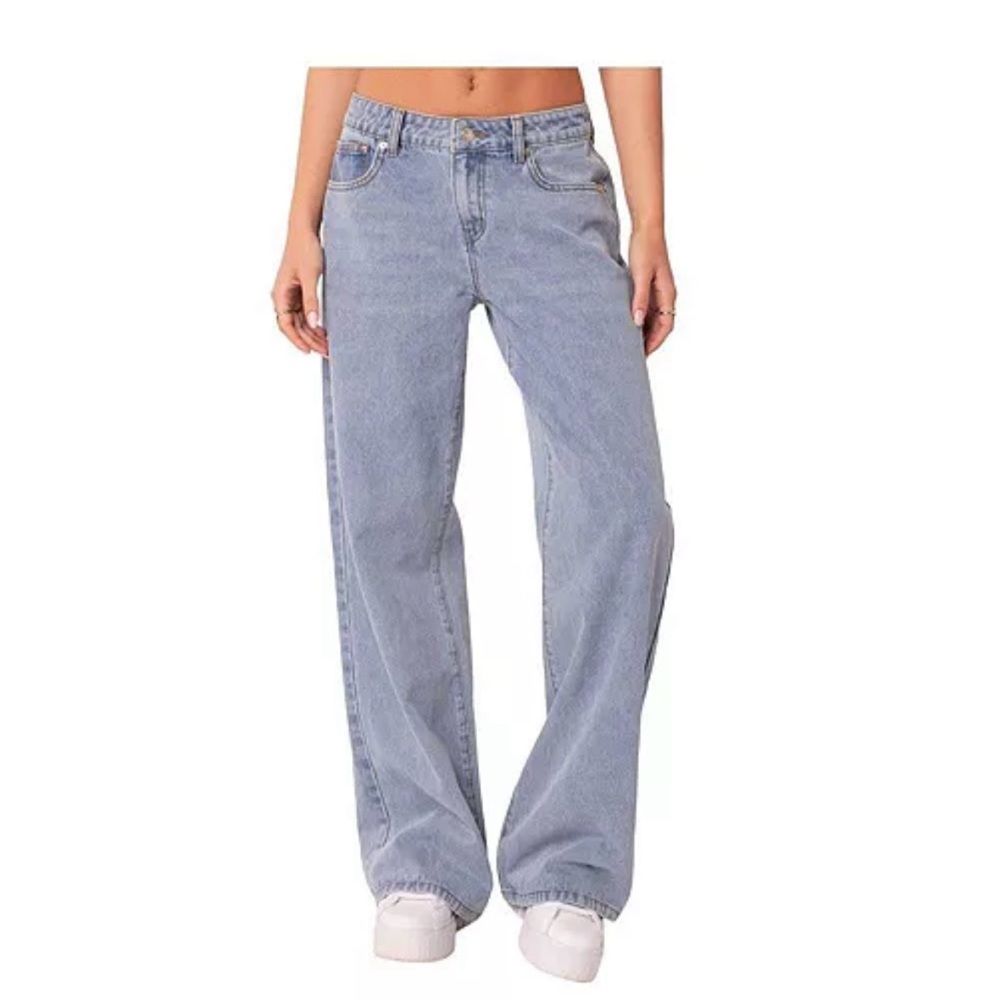 Edikted Raelynn Washed Low Rise Jeans
New with tags!